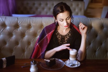 Kafede kadın kadınlar.