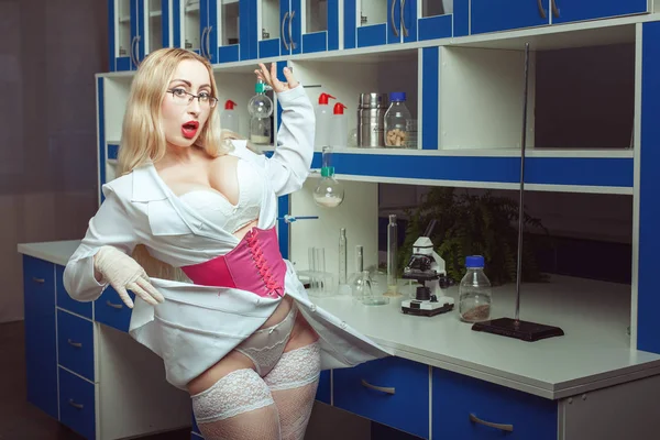 Enfermera depravada y erótica en un hospital . — Foto de Stock