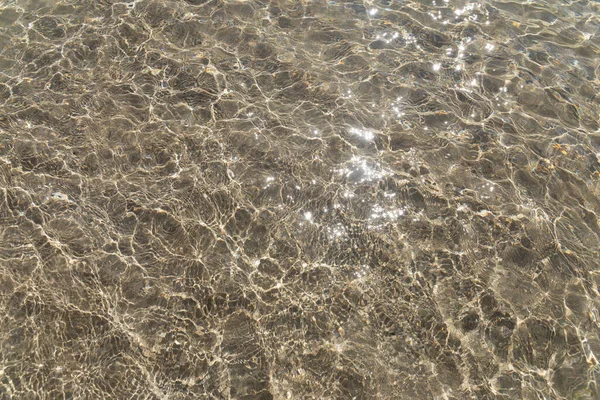 Parlak doğal su arka planı. Saf deniz suyu..