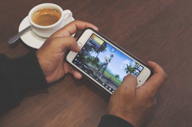 Chonburi, Tayland - 12 Ekim 2018: Apple iphone 6s Pub G mobil oyun online ile artı işareti. Team 4 kişi ile oynayabilirsiniz.