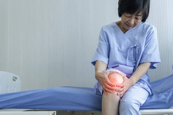 Elderly Woman Suffering Pain Knee Holpital — Stock Photo, Image