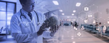 Doktor kontrol bilgisayar arayüzü ile test sonucu beyin.