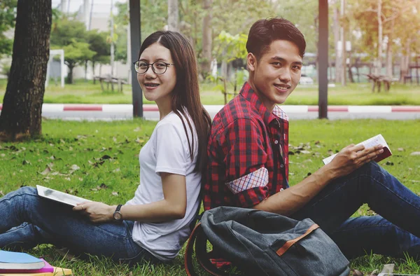 Happy students couple sitting together at university — Stock Photo, Image