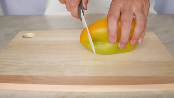 Bell Pepper Knife Chopping Block — Stock video