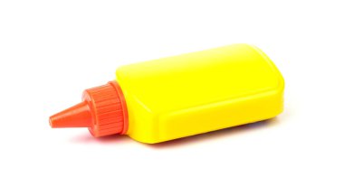 Beyaz arka planda izole edilmiş kâğıt için sarı kırtasiye tutkalı tüpü. okul malzemeleri