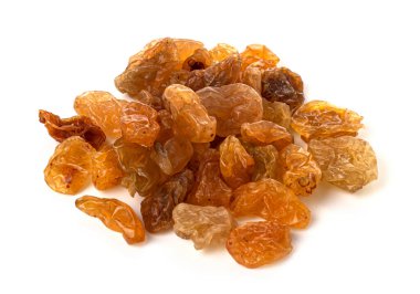 Kurutulmuş kuru üzümler beyaz arka planda izole edilmiş. Kurutulmuş üzüm. Çok sağlıklı bir diyet.