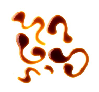 Beyaz arka planda izole edilmiş bir damla balzamik sirke. Soya sosu fışkırtıyor.