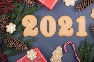 Noel arkaplanlı zencefilli kek 2021, en iyi manzara. yıl geleneği