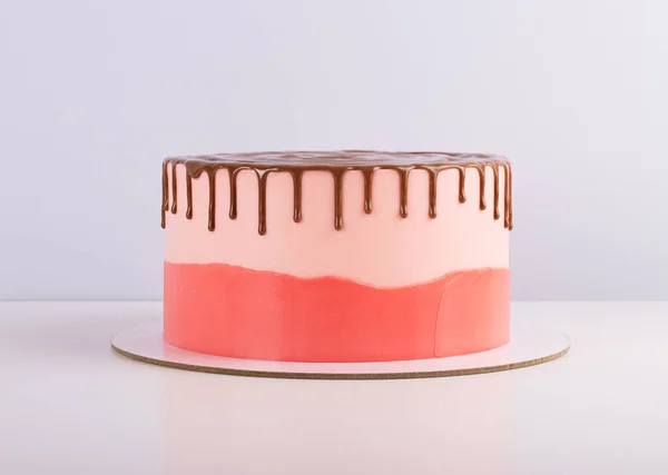 Spons Cake Met Chocolade Vlekken Room Kaas Crème Heerlijk Natuurlijk — Stockfoto