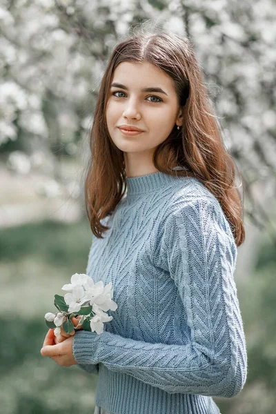 재킷을 꽃피는 정원의 — 스톡 사진