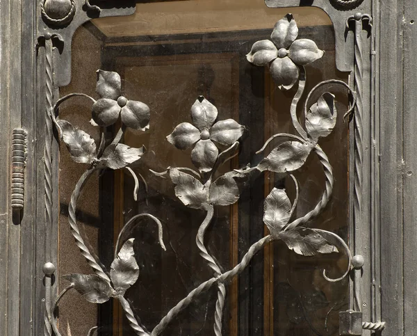 Alte Und Moderne Dekorative Geschmiedete Metallelemente Von Zäunen Toren Fenstergittern — Stockfoto