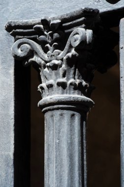 Eski binanın taşındaki dekoratif süs.