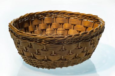 Boş hasır sepet el yapımı ürünler izole edildi