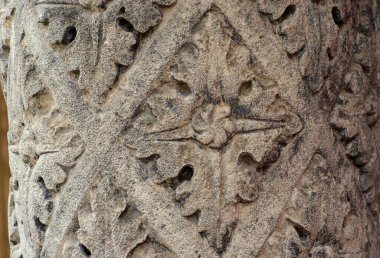 Eski binanın taşındaki dekoratif süs.