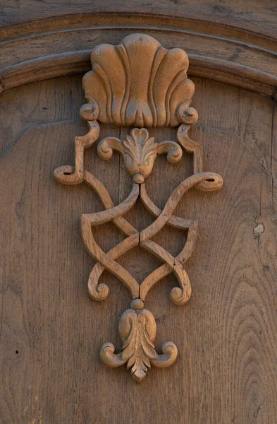Декоративные Элементы Старой Деревянной Двери — стоковое фото