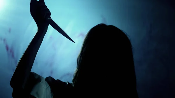 Αιματηρή Σκούρα Μαλλιά Δολοφόνο Μαχαίρωμα Θύμα Μαχαίρι Σκοτάδι Και Τρόμου — Φωτογραφία Αρχείου