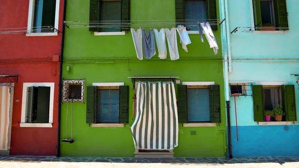 Acogedor Barrio Con Casas Ordenadas Pintadas Colores Brillantes Isla Burano — Foto de Stock