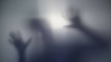 Garip bir şekilde, deli kişi hastane konusunda uzmanlaşmış, hareketli korkunç siluet