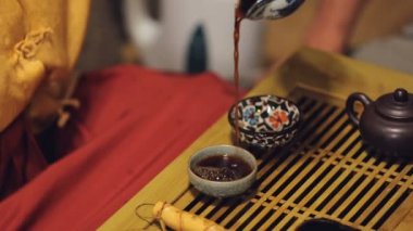 Erkek Konuk kase katılan Japonya çay ritüel olay, manevi içerik alma