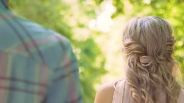 Sevgi dolu adam kız arkadaşı tarihte öpüşme park, ihale ilişkileri, Romantik Çift