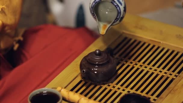 Asian woman demonstrating ritualized form of tea event, non-traditional medicine — Stock Video