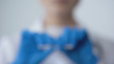 Doktor sigara, kırma eldiven içinde nikotin tehlikesi, closeup uyarı