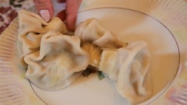 Gürcü Hıngel yemek yemek, Kafkasya yemek kültürü, ayin için aile üyeleri