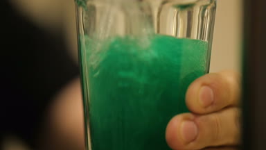 Vitamini limonata yenileme işlemini hazırlama, Sigara-Alkol yeşil İçecek karışık