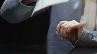 Zarf içinde dolar faturaları kontrol eller adamım, rüşvet, yasadışı maaş tanık