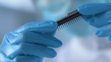 Nanoçip robotlar için yapay zeka için oluşturulması üzerinde çalışan bilim adamı