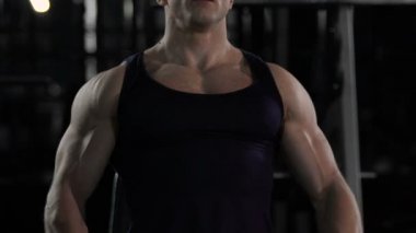 Dambıl ile spor kulübü akşam egzersiz egzersiz amaçlı Erkek atlet