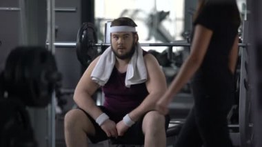 Spor salonu duygu üzgün aşırı kilo, utangaçlık nedeniyle banka tombul adam