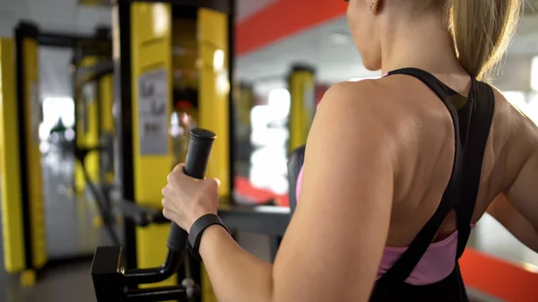 Attractive Lady Working Out Gym Healthy Lifestyle Body Care Reducing — Stock Photo, Image