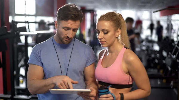 Trainer His Attractive Female Client Discussing Workout Program Gym — Stock Photo, Image