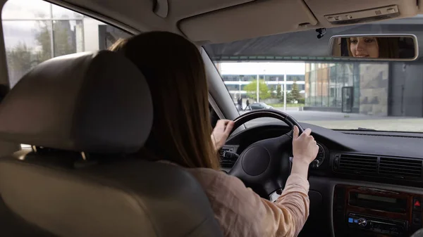 Pessoa Negócios Sentada Carro Motorista Sexo Feminino Transporte Confortável Vista — Fotografia de Stock