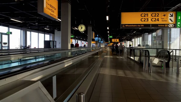 People Suitcases Walking Departure Hall Airport Terminal Travelling — Stock Photo, Image