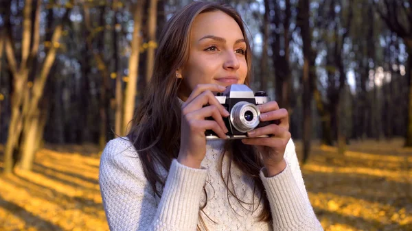 Lady Admiring Autumn Trying Capture Moment Old Vintage Camera Hobby — Stock Photo, Image