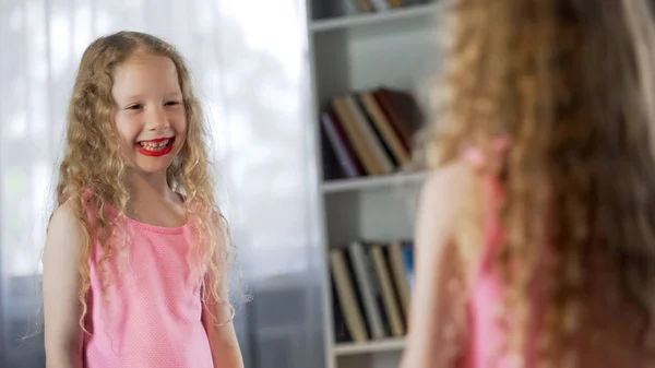 Little Girl Stained Red Lipstick Laughing Mirror Applying First Make — Stock Photo, Image