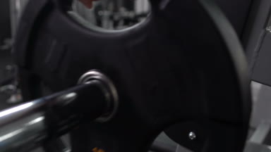 Sporcu spor salonu halter, fitness club, etkin boş ağırlık plaka ekleme