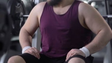 Banka kilolu erkek onun fat belly seyir spor salonunda, kilo kaybı diyet