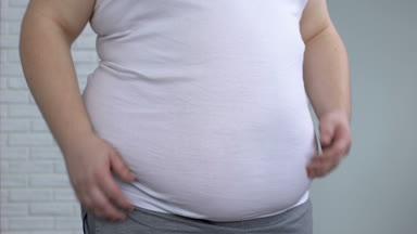 Şişman erkek acı iç organları ağrı, metabolik bozukluk, karaciğer iltihabı