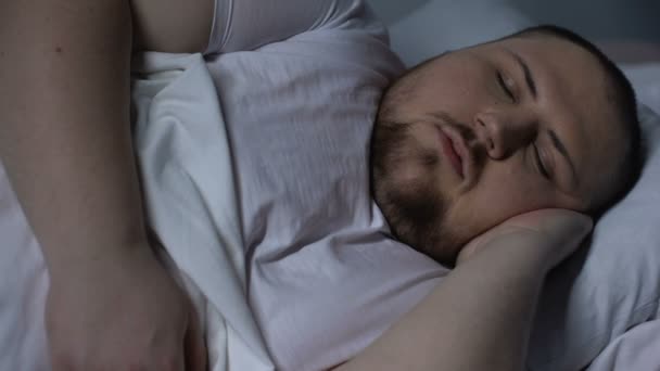 Chubby man snoring during night time, sleeping disorder caused by overweight — Stock Video