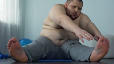 Büyük boy adam ayak parmakları, ulaşmaya mindere germe kas elastikiyeti iyileştirilmesi