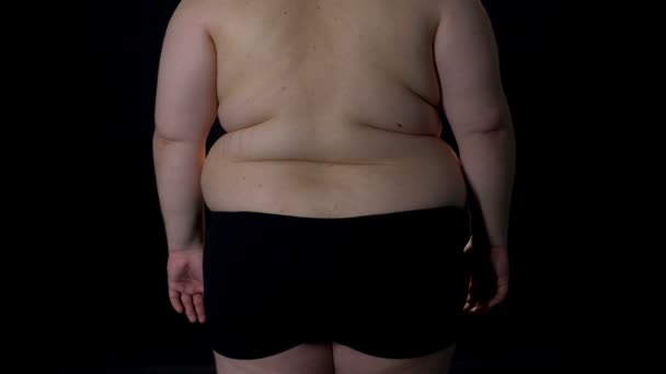 Übergewicht bei Männern, Mangel an Ernährung und Bewegung, sitzender Lebensstil, Cellulite — Stockvideo