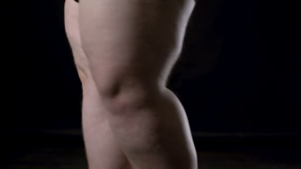 Cellulite jambes masculines avec vergetures, troubles hormonaux, soins de la peau, régime alimentaire — Video