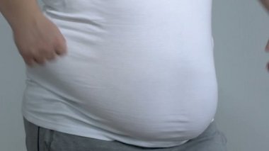 Şişman bekarlığa veda gösteren kol kasları, kas, gibi davranarak spor eksikliği