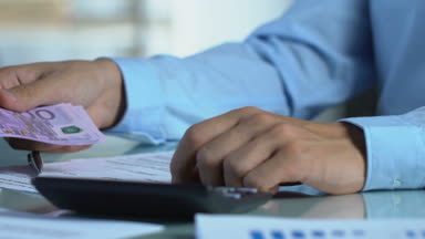 Özel mağazalar, net gelir hesaplama muhasebeci Euro, kar sayma