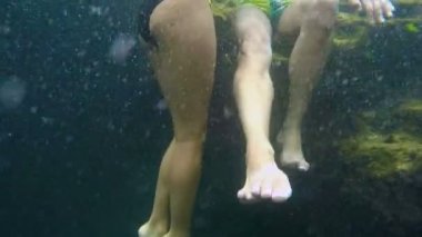 Denizde taşıma, su, beach tatil yukarıda tutmak, rahatlatıcı kadın ve erkek