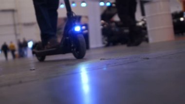 Elektrik sürme çocuk scooter, iki tekerlekli taşıma sergi seçme tekme