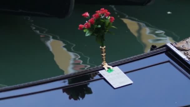 駐車場でゴンドラ ゴンドラ開始営業日、ヴェネツィアのタクシー事業 — ストック動画